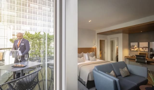 原埃佩克斯倫敦城牆酒店-Deluxe King Room with Balcony-4