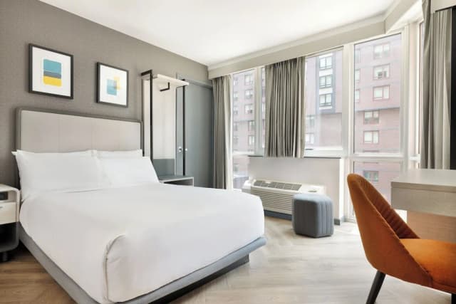 voco Times Square South New York by IHG-Standard Room, 1 King Bed-7