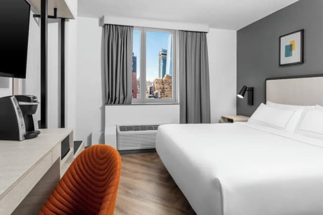 voco Times Square South New York by IHG-Standard Room, 1 King Bed-11
