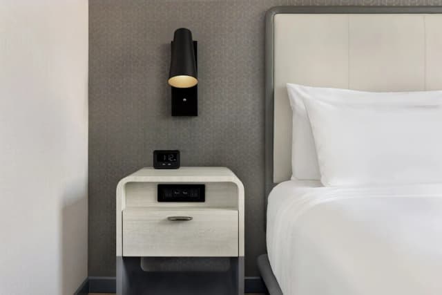 voco Times Square South New York by IHG-Premium Room, 1 Double Bed, City View-14