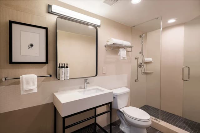 voco Times Square South New York by IHG-Premium Room, 1 Double Bed, City View-8