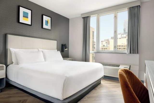 voco Times Square South New York by IHG-Premium Room, 1 King Bed, City View-11