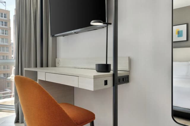 voco Times Square South New York by IHG-Premium Room, 2 Double Beds, City View-9