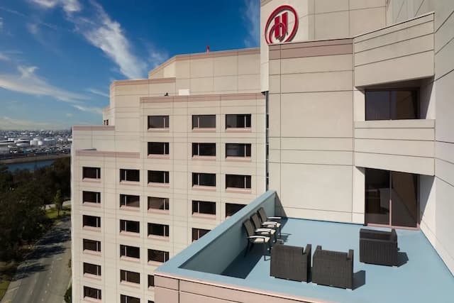 Hilton Long Beach Hotel-Junior Suite, 1 King Bed, Non Smoking-6