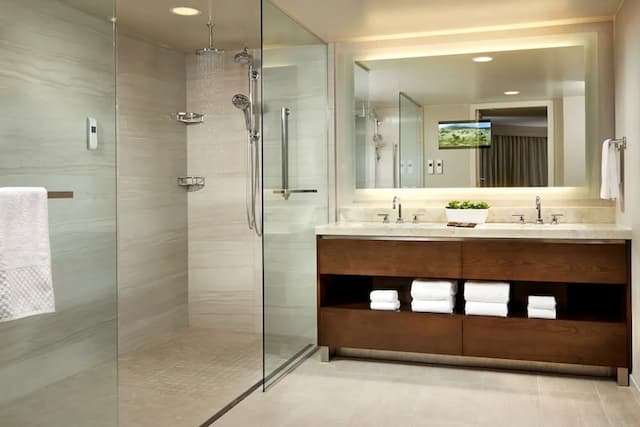 Hilton Long Beach Hotel-Suite, 1 King Bed, Non Smoking-5