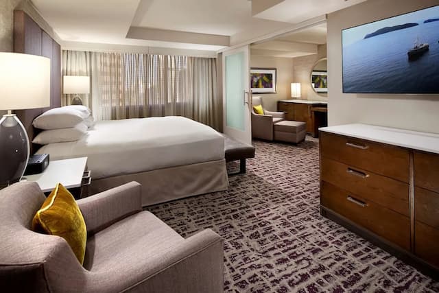 Hilton Long Beach Hotel-Suite, 1 King Bed, Non Smoking-3