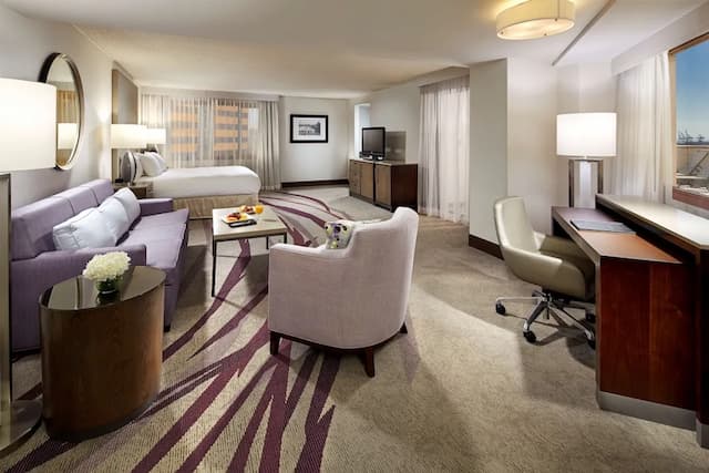 Hilton Long Beach Hotel-Room, Accessible, Non Smoking (Hearing Impaired/Roll-in Shower)-4