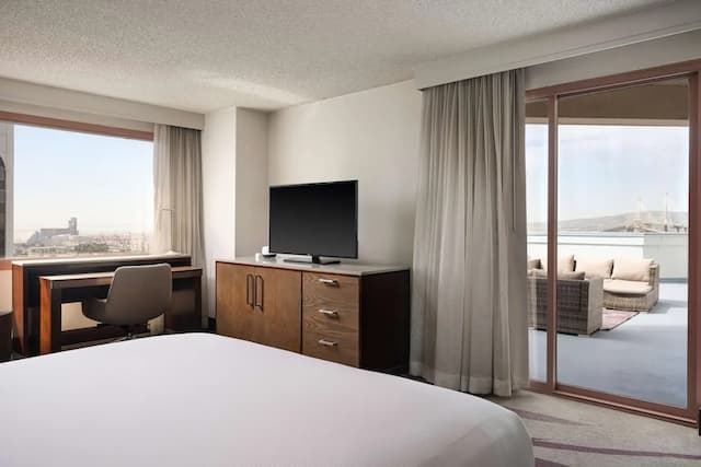 Hilton Long Beach Hotel-Room, 1 King Bed, Balcony-5