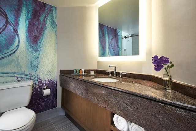 Hilton Long Beach Hotel-Room, 1 King Bed, Balcony-7