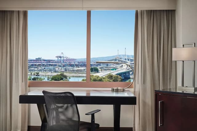 Hilton Long Beach Hotel-Room, 1 King Bed, Non Smoking-4