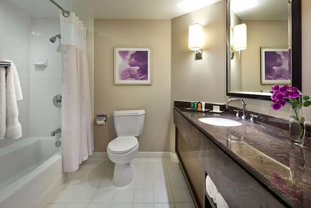 Hilton Long Beach Hotel-Room, 2 Queen Beds, Non Smoking-1