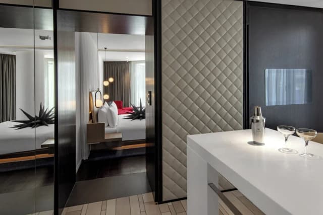 W ロンドン-スイート キングベッド 1 台 (Corner)-1