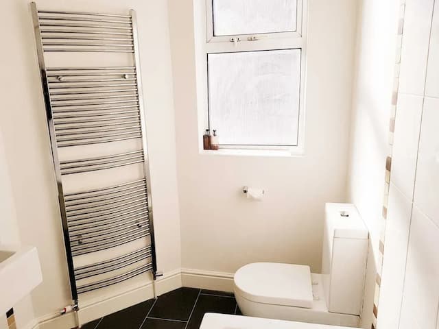 코지 어보드-디럭스 더블룸 또는 트윈룸, 공용 욕실 (DELUXE TWIN/KING )-3