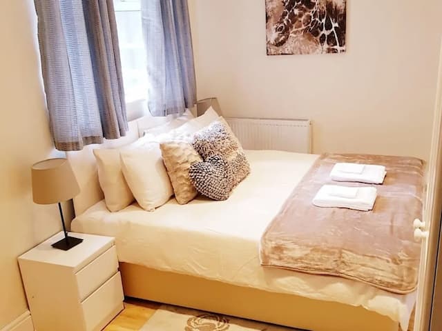 코지 어보드-디럭스 더블룸 또는 트윈룸, 공용 욕실 (DELUXE TWIN/KING )-1