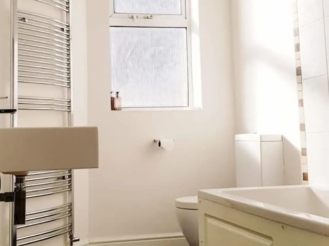 코지 어보드-디럭스 더블룸 또는 트윈룸, 공용 욕실 (DELUXE TWIN/KING )-4