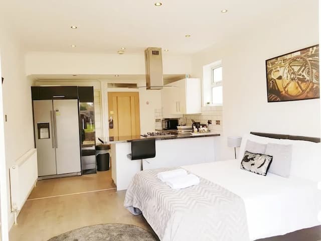 코지 어보드-이그제큐티브 스튜디오, 공용 욕실, 정원 전망 (EXECUTIVE STUDIO ROOM)-2