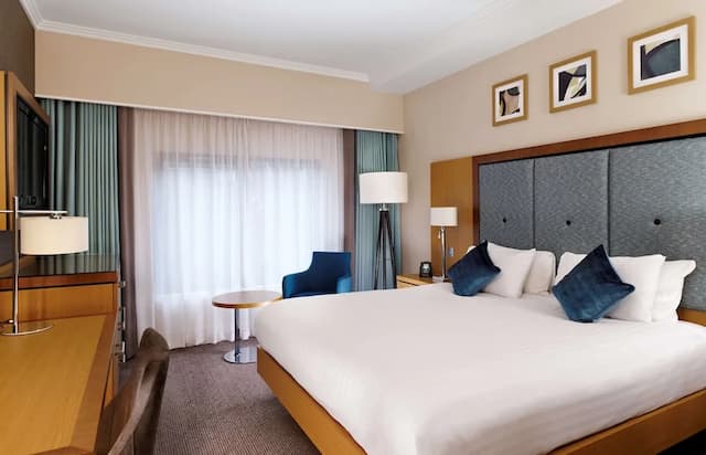 ダブルツリー バイ ヒルトン ロンドン ビクトリア-ルーム クイーンベッド 1 台-1