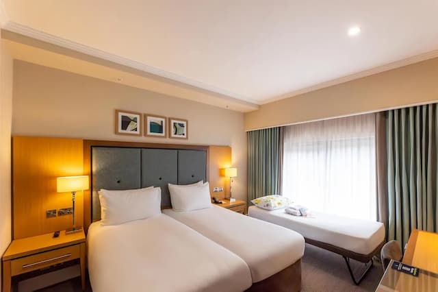 ダブルツリー バイ ヒルトン ロンドン ビクトリア-ファミリー トリプルルーム シングルベッド 2 台-7