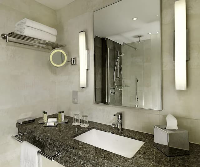 ダブルツリー バイ ヒルトン ロンドン ビクトリア-ルーム クイーンベッド 1 台 バリアフリー-4