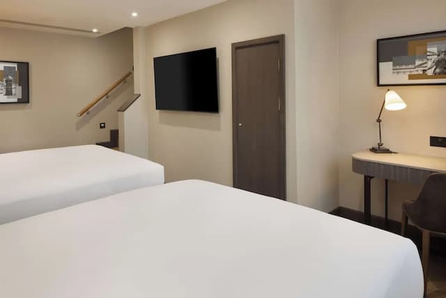 ダブルツリー バイ ヒルトン ロンドン ビクトリア-スイート ダブルベッド 2 台-4