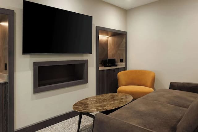 ダブルツリー バイ ヒルトン ロンドン ビクトリア-スイート ダブルベッド 2 台-1