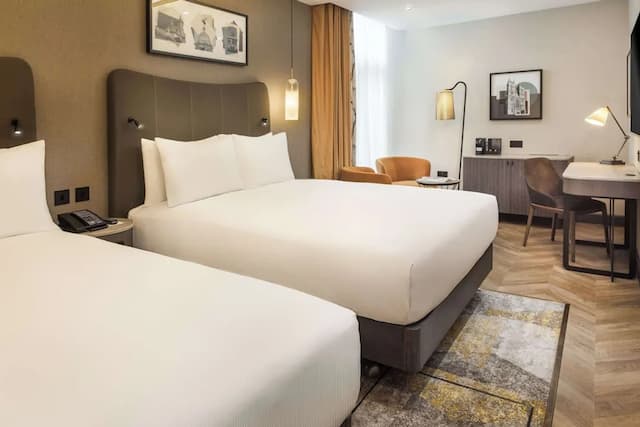 ダブルツリー バイ ヒルトン ロンドン ビクトリア-デラックス ルーム ダブルベッド 2 台-5