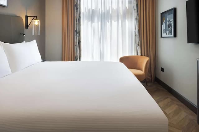 ダブルツリー バイ ヒルトン ロンドン ビクトリア-スイート キングベッド 1 台-2