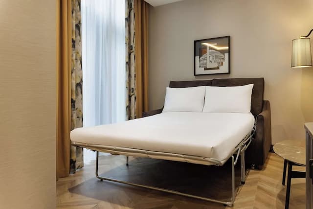 ダブルツリー バイ ヒルトン ロンドン ビクトリア-デラックス ルーム キングベッド 1 台-2