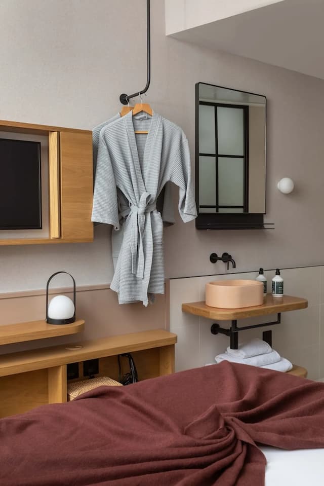 Inhabit Queen's Gardens, a Member of Design Hotels-Cosy-2