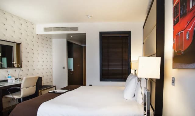 Pestana Chelsea Bridge Hotel & SPA-Deluxe Superior King Bed-3