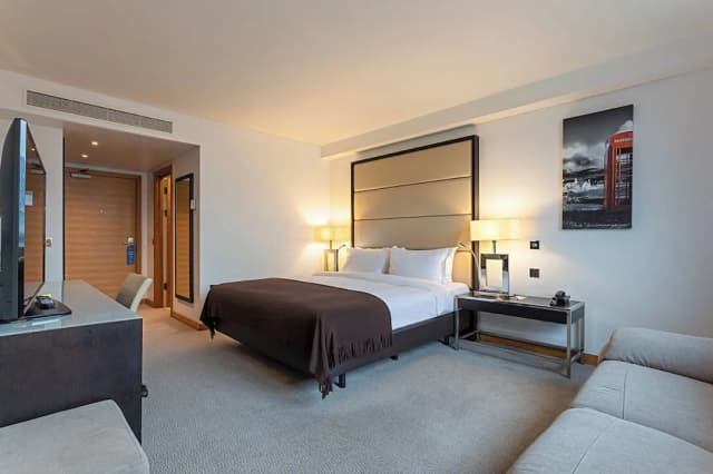 Pestana Chelsea Bridge Hotel & SPA-Deluxe Superior King Bed-4