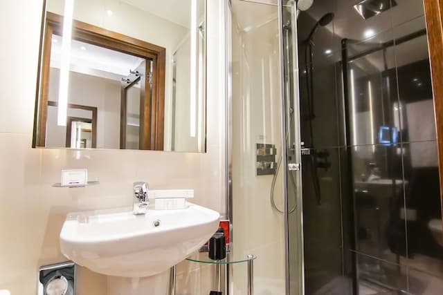 Montcalm Piccadilly Townhouse, London West End-Deluxe Single Room-10