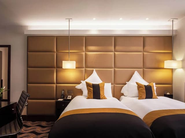 Montcalm Piccadilly Townhouse, London West End-Club Twin Room-8