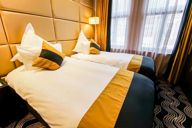 Montcalm Piccadilly Townhouse, London West End-Club Twin Room-4