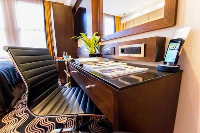 Montcalm Piccadilly Townhouse, London West End-Club Twin Room-5