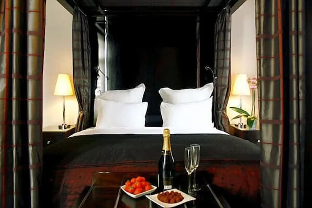 Montcalm Piccadilly Townhouse, London West End-Suite (Four Poster)-4