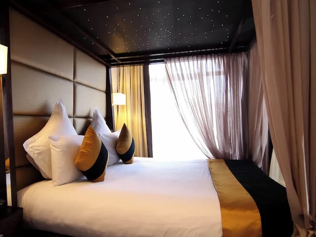 Montcalm Piccadilly Townhouse, London West End-Suite (Four Poster)-1