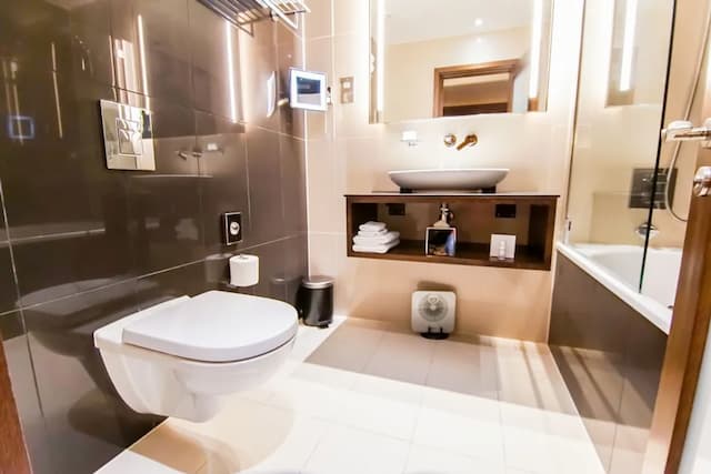 Montcalm Piccadilly Townhouse, London West End-Suite (Four Poster)-6