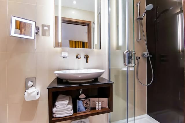 Montcalm Piccadilly Townhouse, London West End-Deluxe Twin Room-7