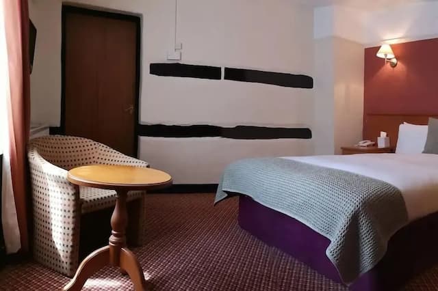 더 튜더 호텔-스탠다드 더블룸-2