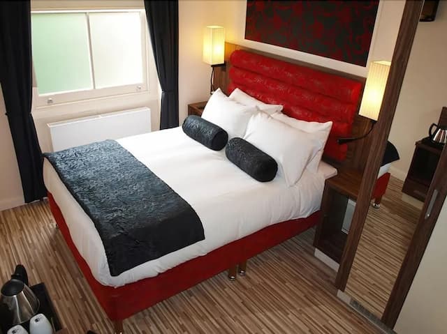 Simply Rooms & Suites-Classic Double Room-9