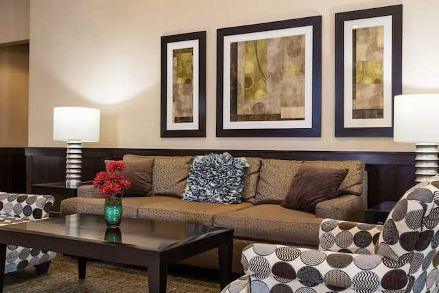 Crowne Plaza Anchorage Midtown by IHG-小型套房, 1 张特大床-7