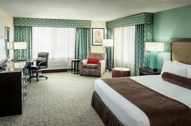 Crowne Plaza Anchorage Midtown by IHG-小型套房, 1 张特大床-5