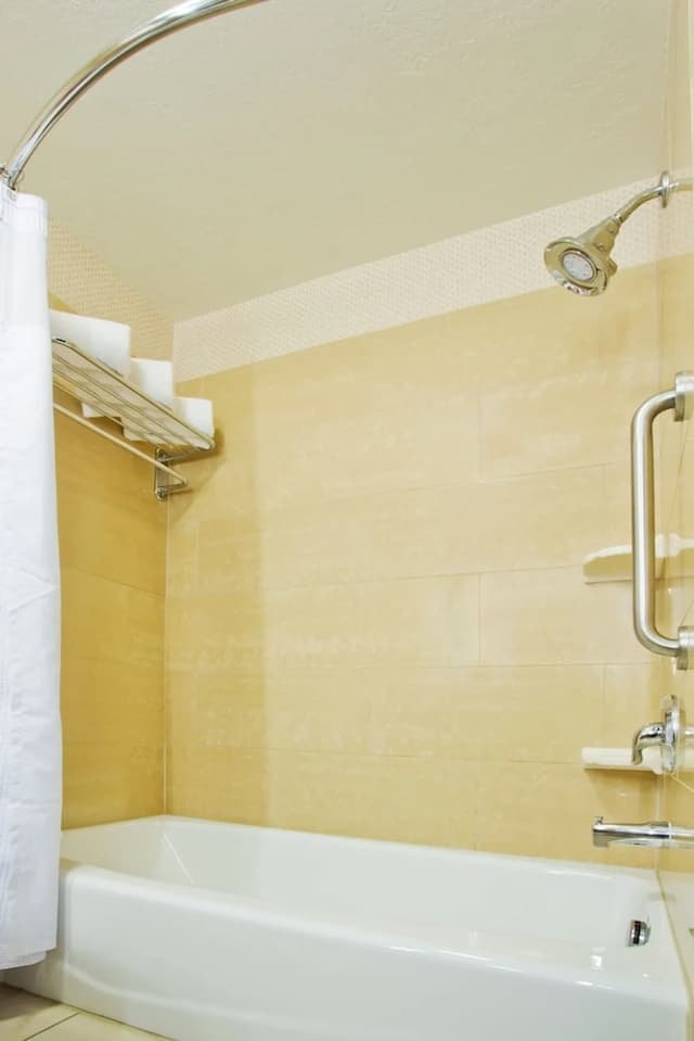 Crowne Plaza Anchorage Midtown by IHG-标准房, 1 张特大床 (High Floor)-4