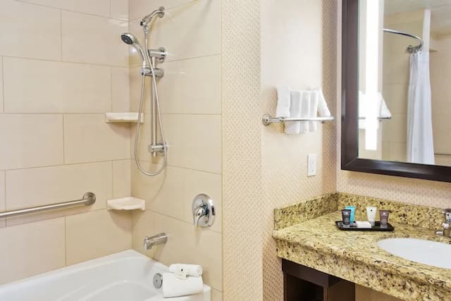 Crowne Plaza Anchorage Midtown by IHG-标准房, 2 张双人床, 无障碍 (Communications, Accessible Tub)-2