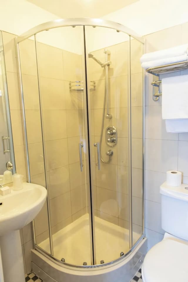 Duke of Leinster-Quadruple Room-12