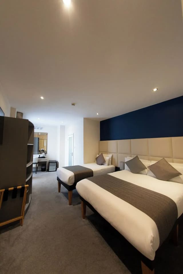 Duke of Leinster-Family Triple Room-2