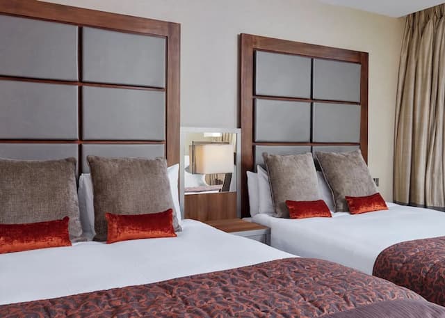 Leonardo Royal London Tower Bridge-Superior Twin Room-2