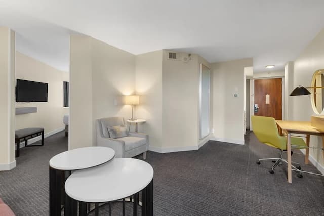 クラウン プラザ ヒューストン メッド センター-ギャレリア エリア by IHG-ジュニア スイート キングベッド 1 台-5