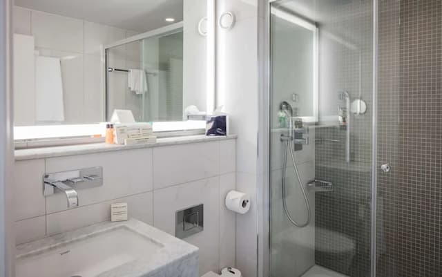 Hilton London Angel Islington-Junior Suite, 1 King Bed with Sofa bed, Club Lounge Access-8